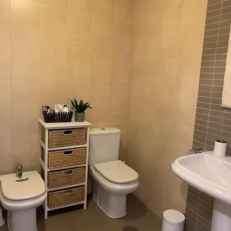 Piso Con Preciosas Vistas, Patio Privado Y Amplio Garaje Apartment *